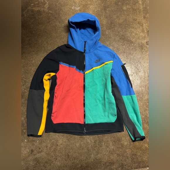 Nike Other - Nike tech men’s size large Multi Color